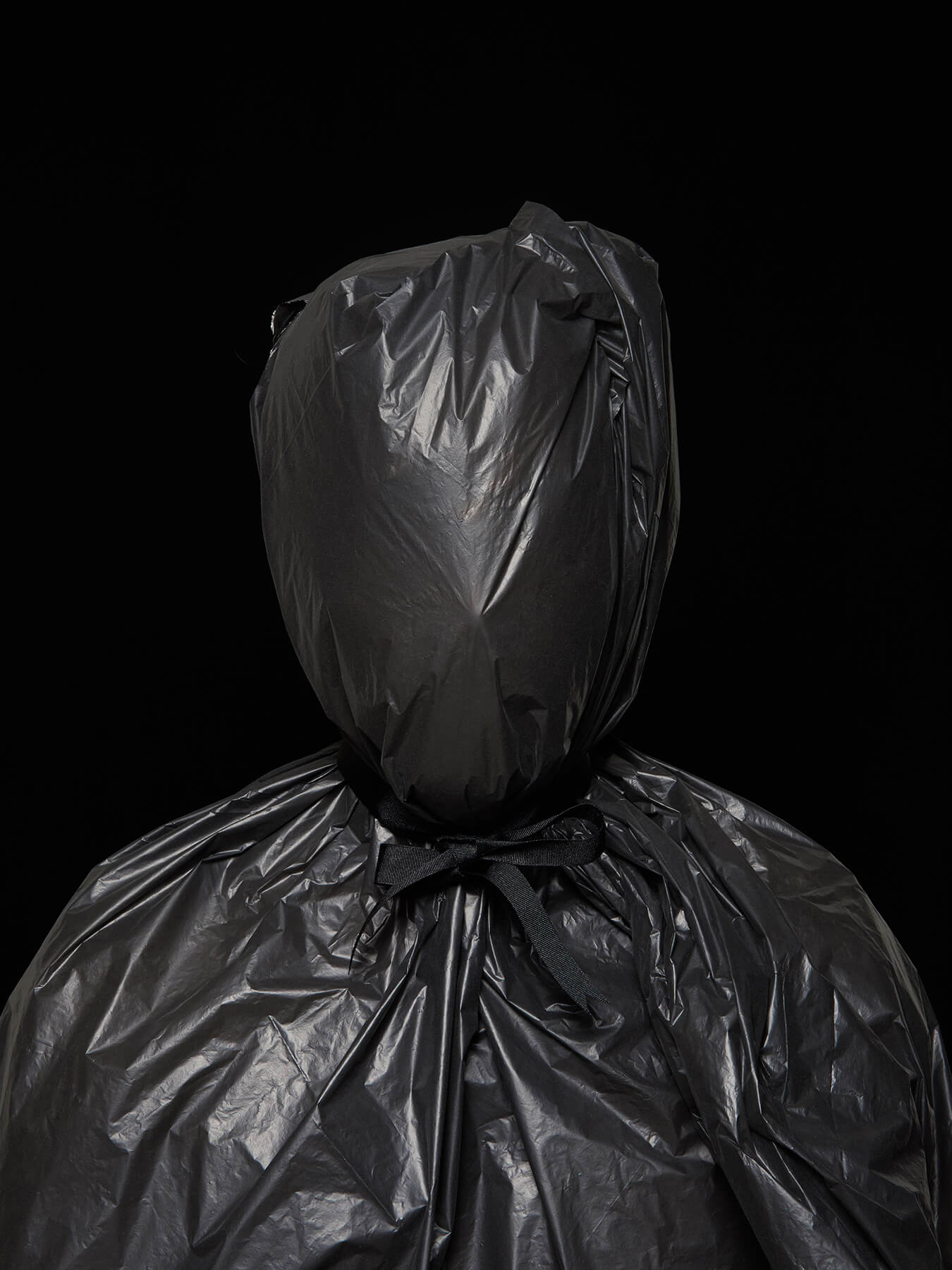 24 Nov 2017 Derong is wrapped in black garbage bags